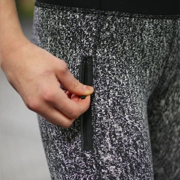 🤩 LULULEMON Inspire Tight II
Splatter White Black / Black - Picture 3 of 8